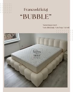 Francuski ležaj BUBBLE u krem boji sa oblim podnožjem, prikaz u sobi — Salon nameštaja MATA